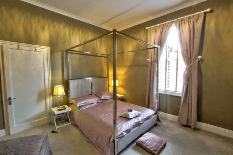  ** 3 double bedrooms for rent **