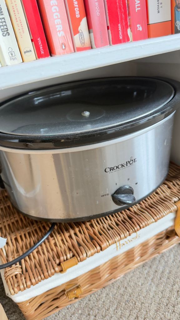 Slow cooker