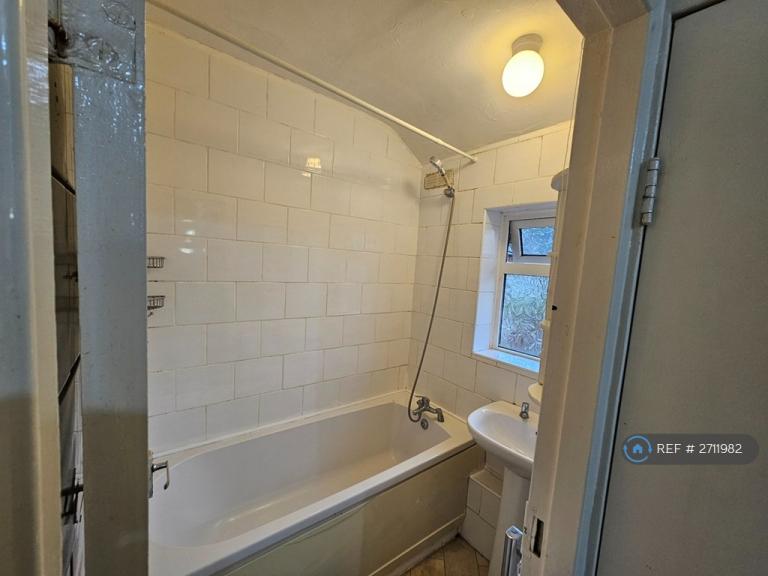 2 bedroom house in Bedwell Crescent, Stevenage, SG1 (2 bed) (#2711982)