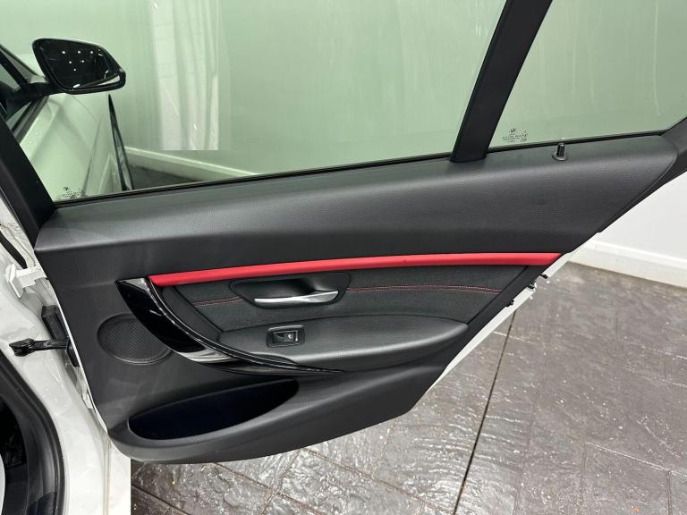 2017 BMW 3 Series 2.0 330e 7.6kWh Sport Auto Euro 6 (s/s) 4dr SALOON Petrol/Electric Hybrid Autom...