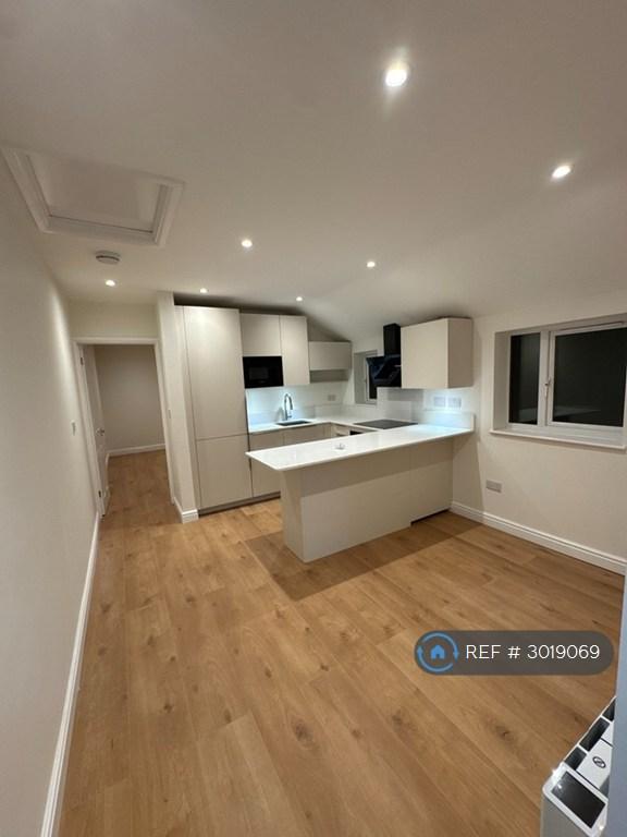 1 bedroom flat in Sutton Road, St Albans, AL1 (1 bed) (#3019069)