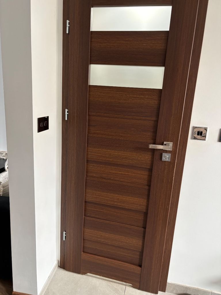 Internal door panel, right side opening,collection from B44