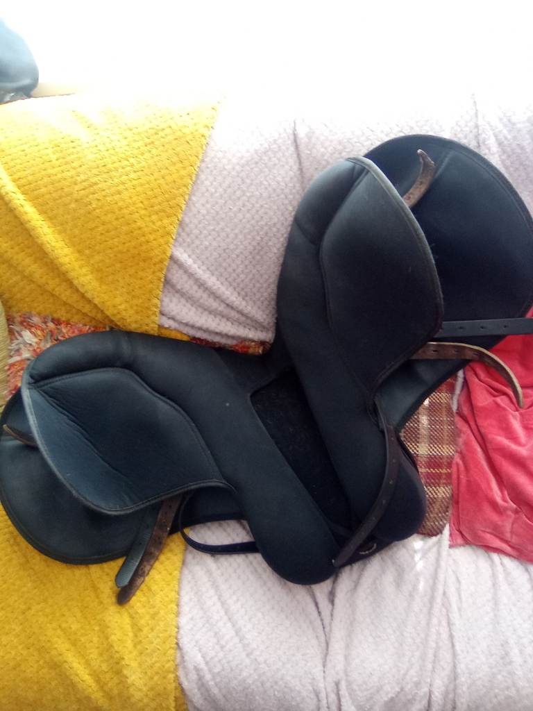 Maxam horse Saddle 17" – 7" wide fit. Black, good Condition