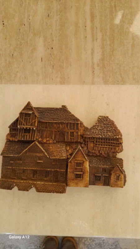 Hanging wall plaque