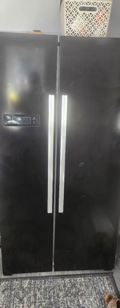 Black American Style Fridge Freezer – Scratches, Fair Condition