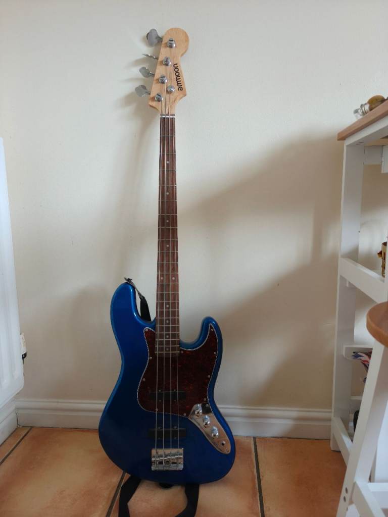 Ammoon 4 string bass guitar 