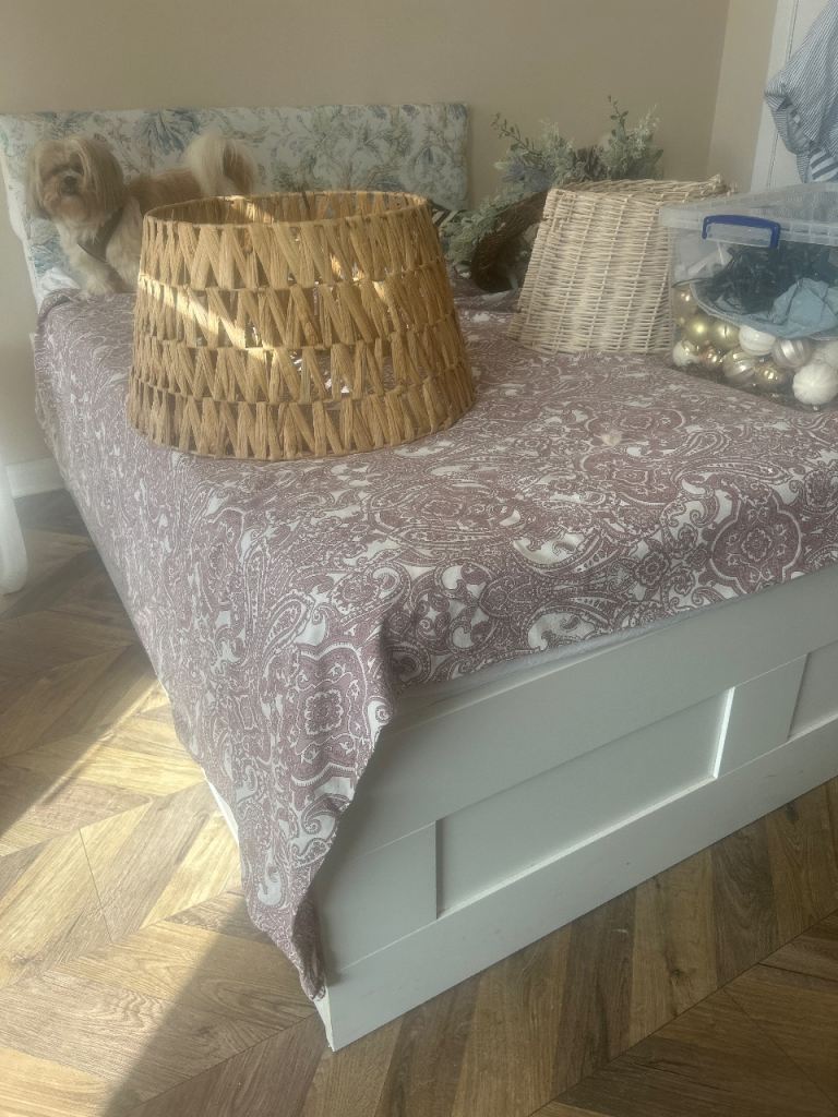 Wicker tree skirt