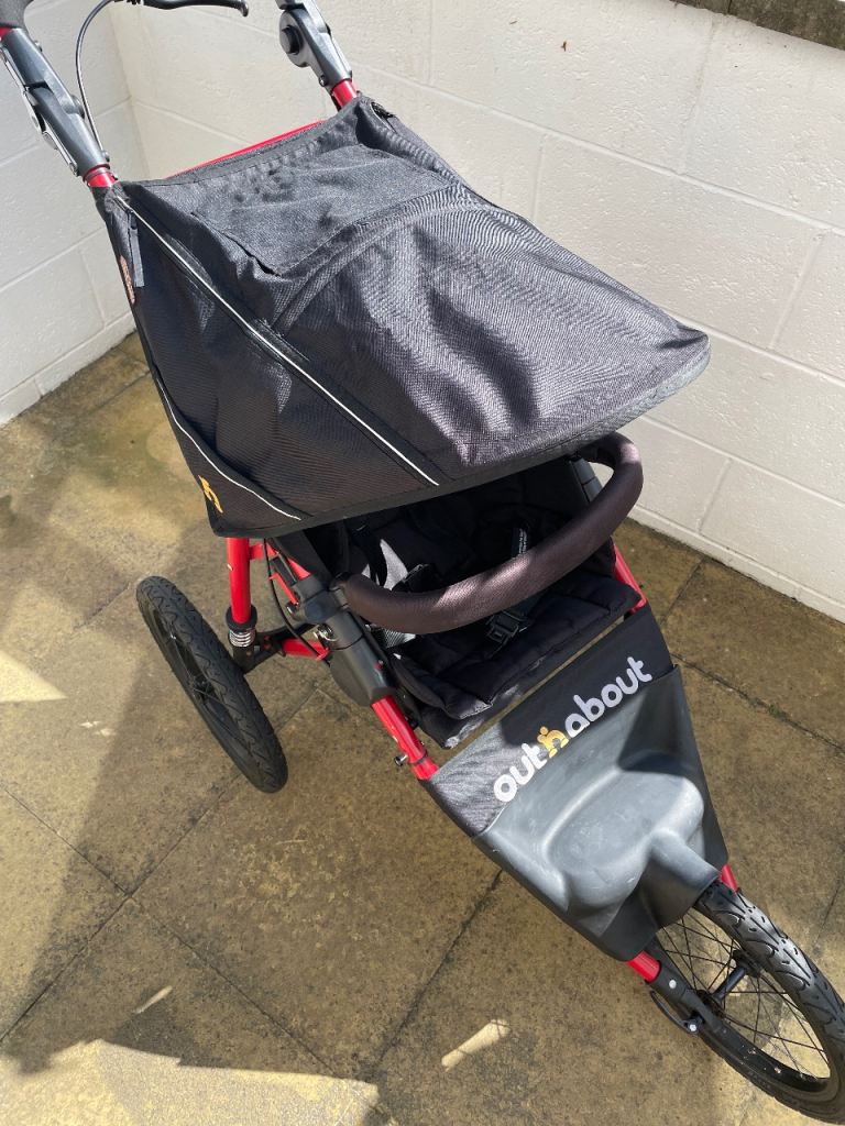 Outnabout buggy with rain cover and cosy toes 