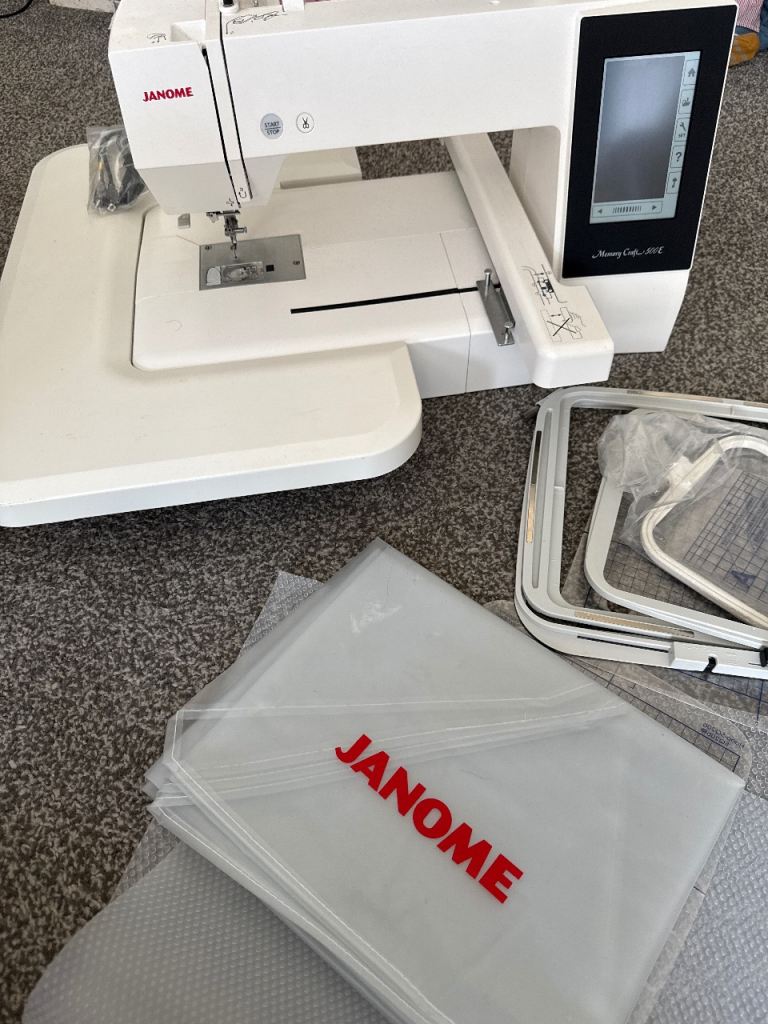Janome Memory Craft 500E Computerised Embroidery Machine – Pristine Condition + 4 Hoops