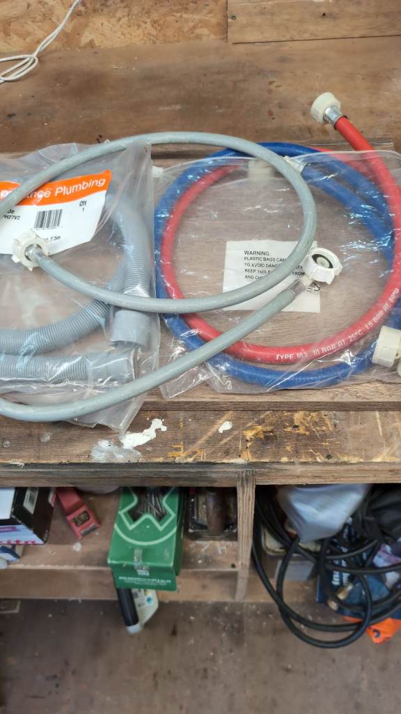 Hot and cold inlet hoses