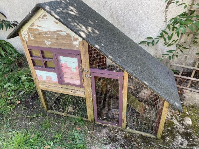 Large FREE animal hutch