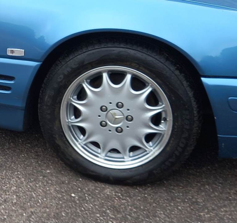 Mercedes SL280 alloys with tyres