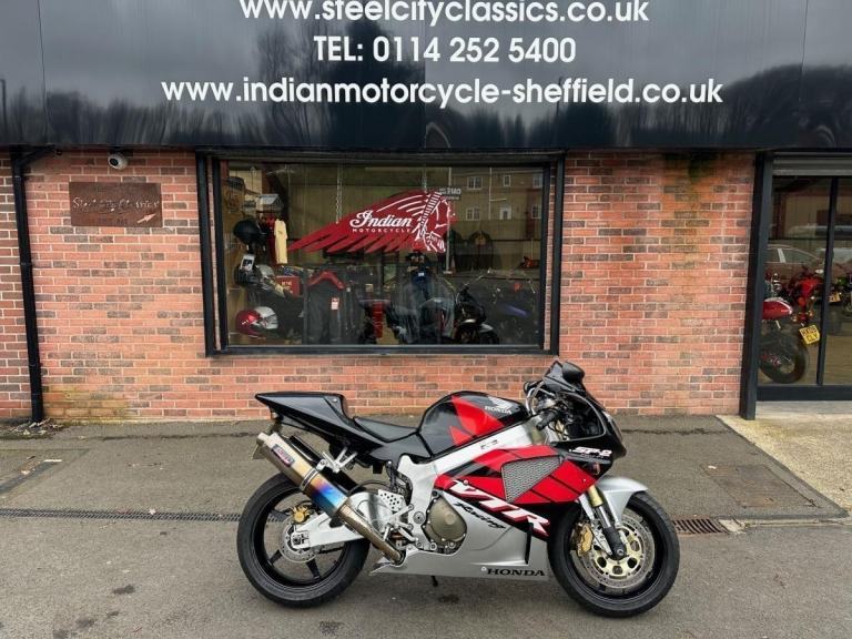Honda VTR1000 SP2 - Lovely bike - classic motorcycle for sale in Chesterfield