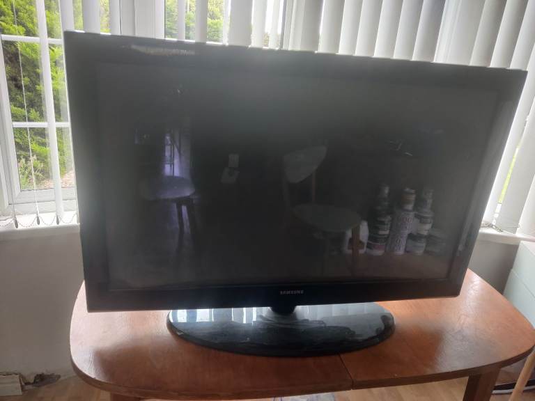 50" Samsung Flat Screen TV with Stand – was working, power went