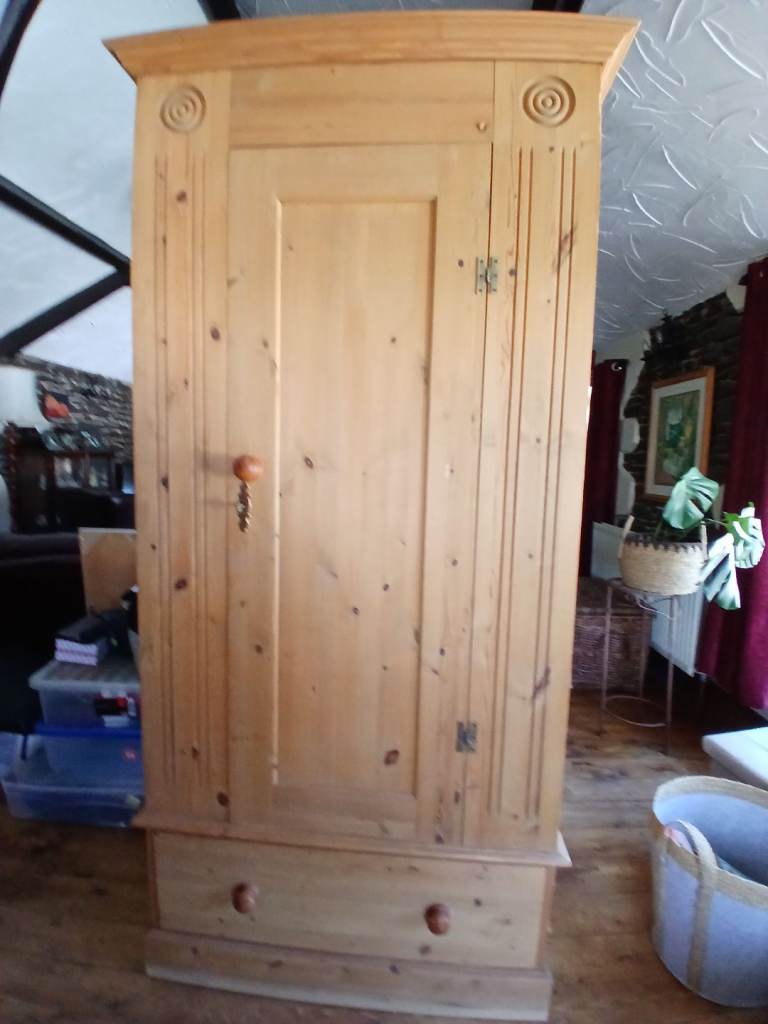 Solid Pine Wardrobe with Drawer – Good Condition