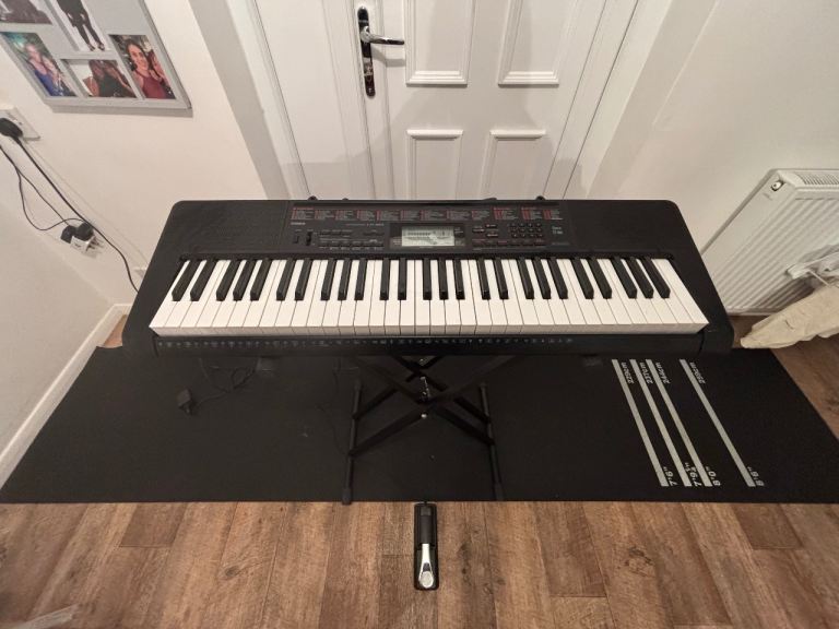 Casio LK160 electric keyboard, pedal and stand 