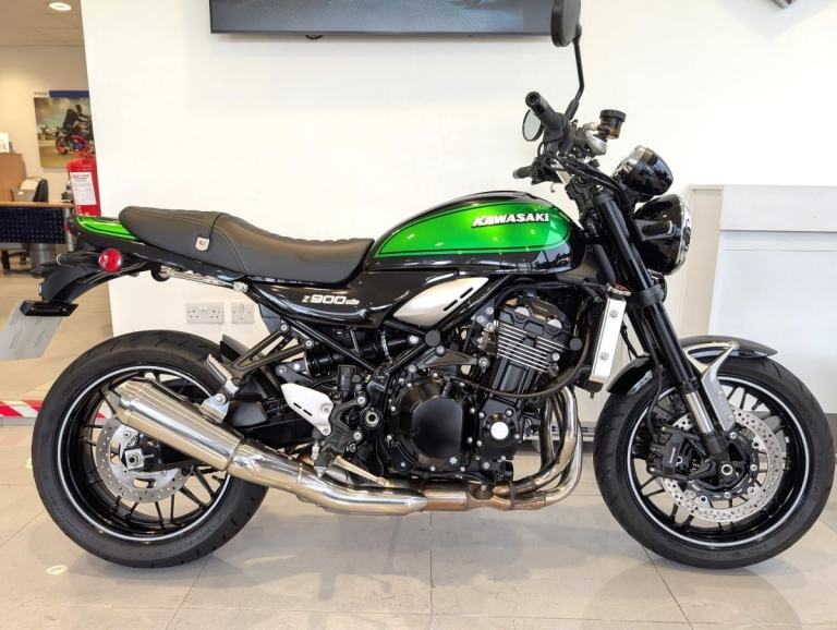 KAWASAKI Z900RS - WITH HEATED GRIPS AND PHONE MOUNT