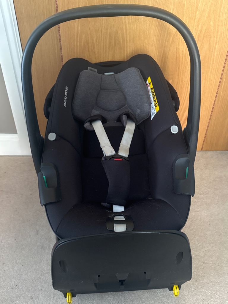 Maxi-Cosi Pebble 360 car seat iso-fix base, swivel 360 with new born insert and original packaging