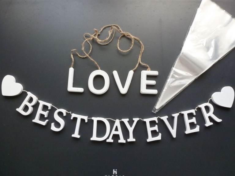 WOODEN BANNER SPELLING  'BEST DAY EVER' AND 'LOVE' PLUS OVER 90 CLEAR CELLO BAGS