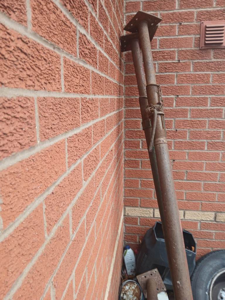 Acro props tall 