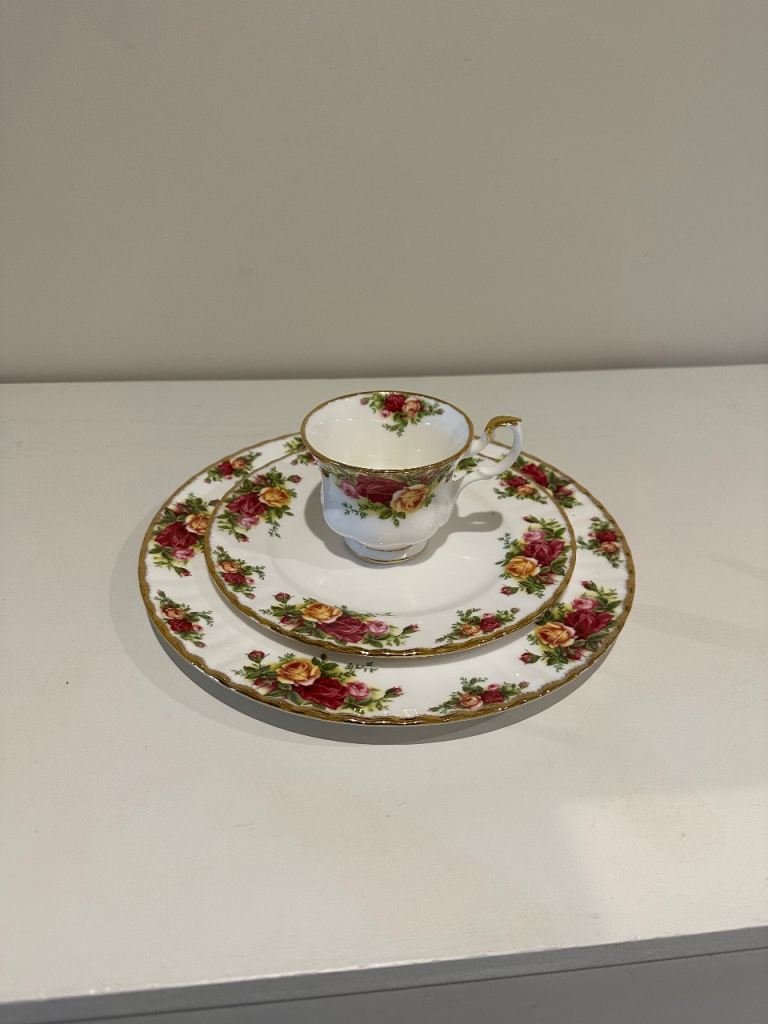 Royal Albert x2 plate 1x mug