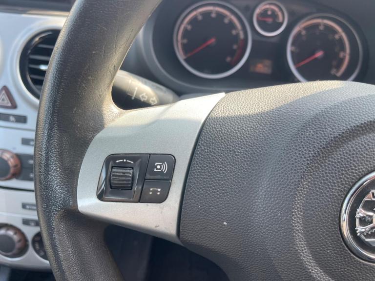 2009 Vauxhall Corsa 1.2i 16v Club 5dr HATCHBACK Petrol Manual