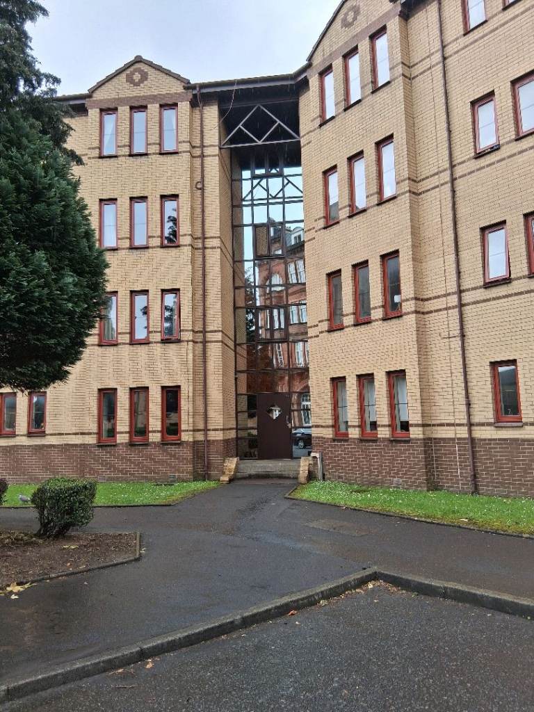 West End flat for rent within walking distance of Glasgow University