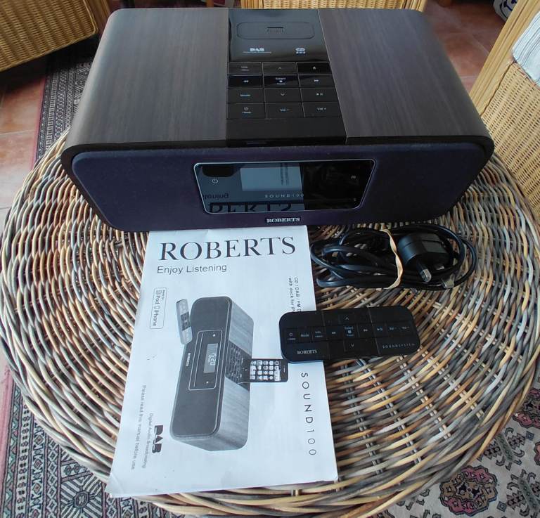 ROBERTS "SOUND 100" DAB RADIO WITH CD PLAYER, REMOTE CONTROL, iPOD/iPHONE DOCK