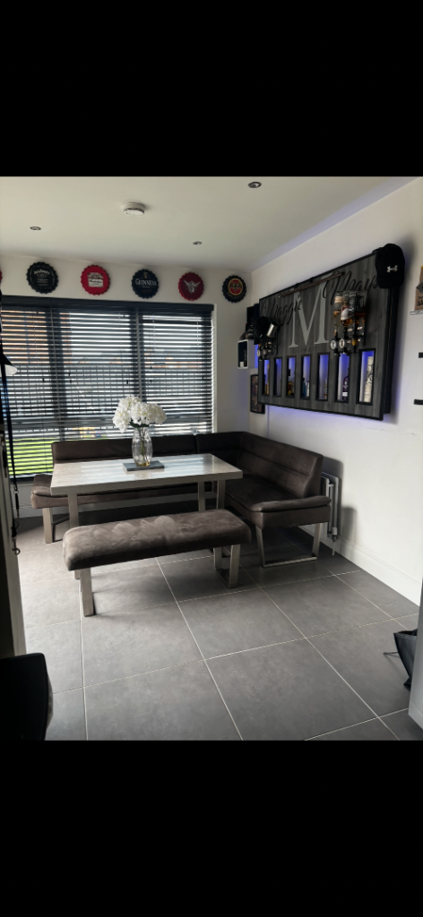 Corner seat and dining table 