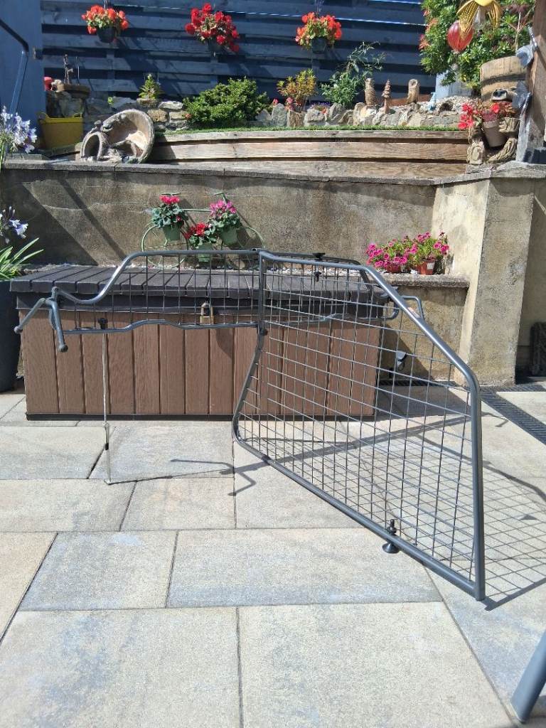 A6 estate travall dog guard and divider