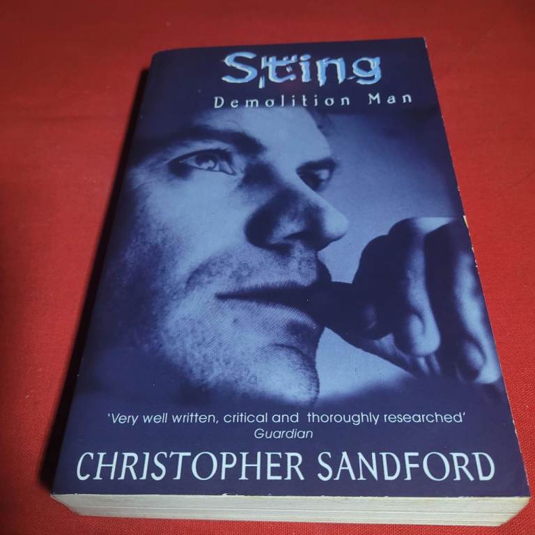 STING - CHRISTOPHER SANDFORD (350 PAGES)  Paperback Book Excellent Condition a9