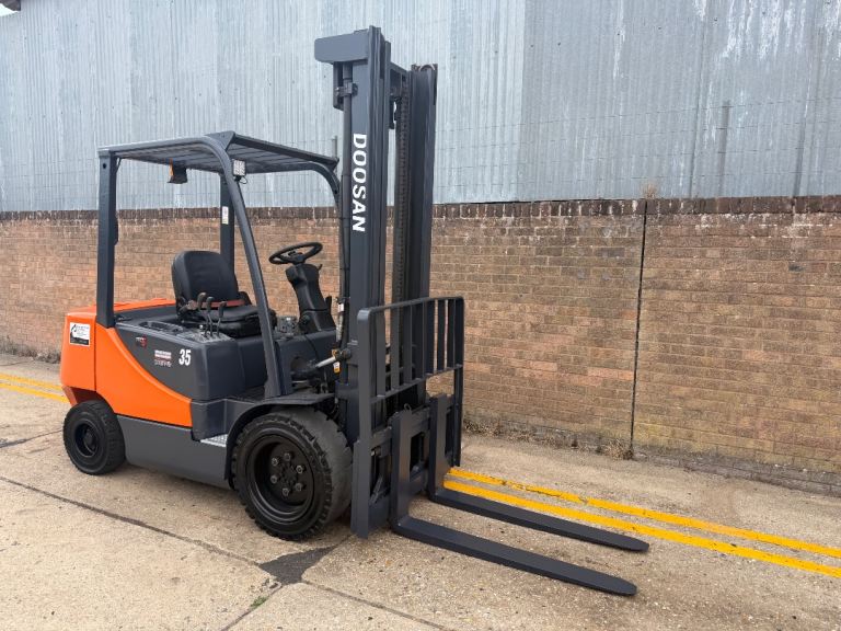 2016 Doosan 3.5t diesel forklift, clear view mast, sideshift 