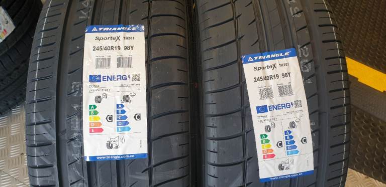 245 40 19   2 x NEW!! tyres Triangle Sportex TSH11 All Seasons