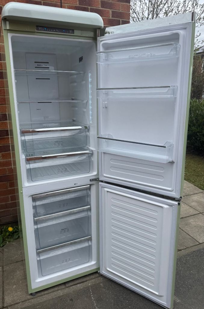 Swan Retro Style LED Frost-Free Fridge Freezer For Sale/ FREE DELIVERY