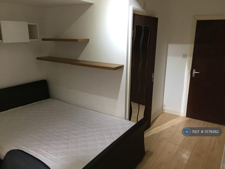 Studio flat in Prior Deram Walk, Coventry, CV4 (#1579362)