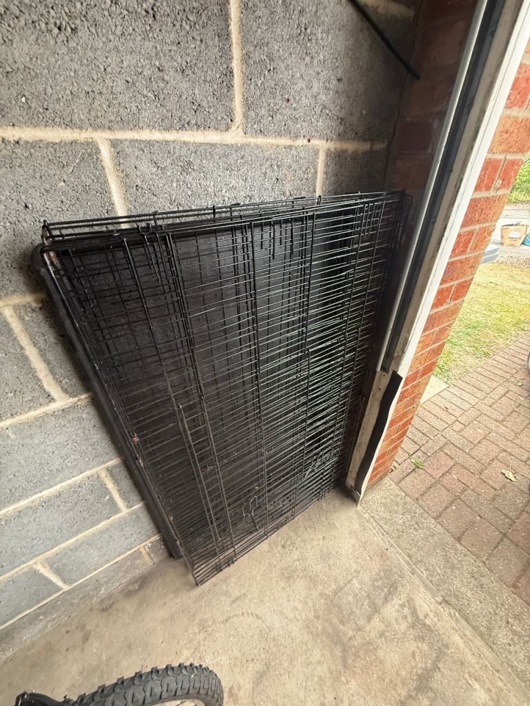 Large dog cage with tray base 