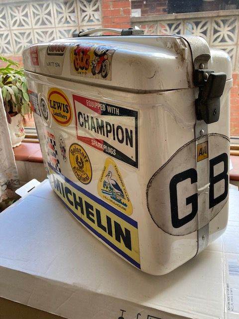 Classic Craven Comet pannier with period British and Dutch stickers.