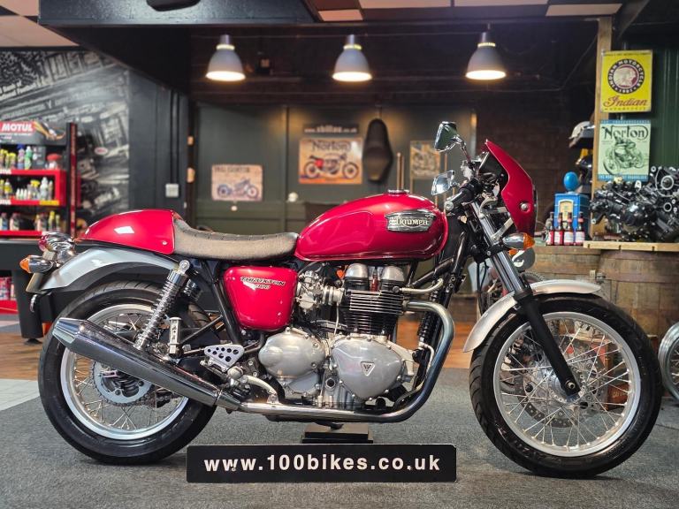 2004 TRIUMPH THRUXTON 865cc 5,900 MILE'S 