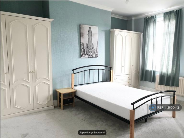 4 bedroom house in Warwick St, Newcastle Upon Tyne, NE6 (4 bed) (#2830412)