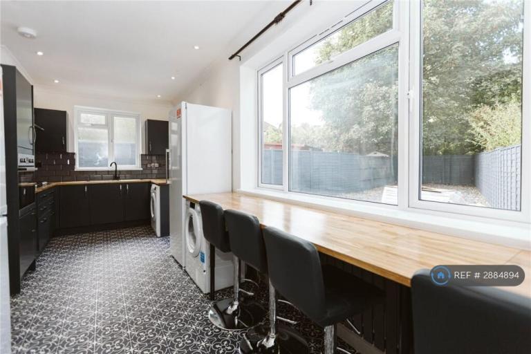 6 bedroom house in Hunters Way, Bristol, BS34 (6 bed) (#2884894)
