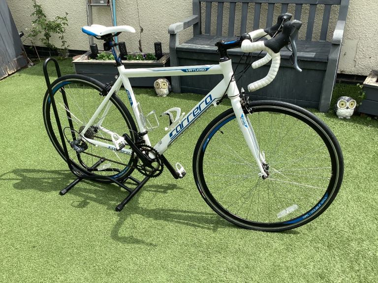 CARRERA ADULT ROAD BIKE IN EXCELLENT CONDITION 