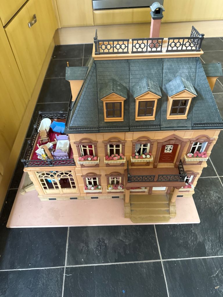 Playmobil mansion dolls house
