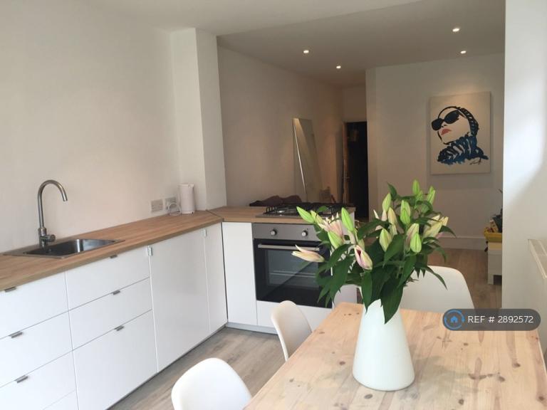 5 bedroom house in York Road, London, E10 (5 bed) (#2892572)
