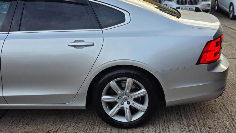 VOLVO S90 2.0 D4 Momentum Auto Euro 6 (s/s) 4dr 2018