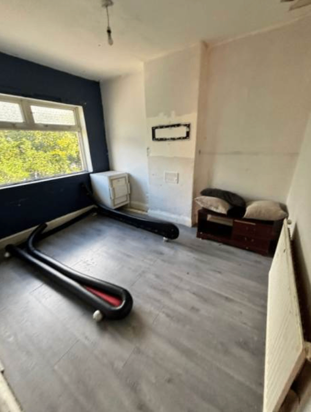 Modern 4-Bedroom House | Renovated | Fitted Kitchen | DSS | Rye Lane, Halifax, West Yorkshire - HX2