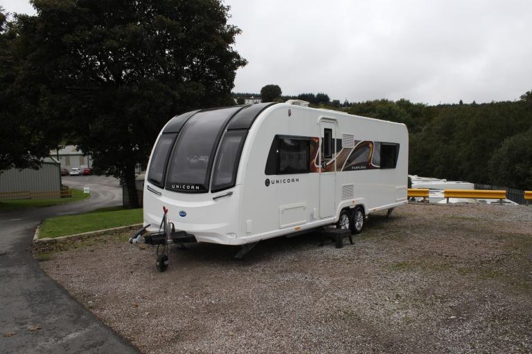 2022 Bailey Unicorn Pamplona Luxury 4 Berth Twin Axle Touring Caravan, AWD Mover
