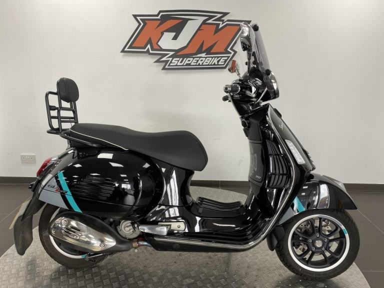 VESPA GTS 300 SUPER ABS, 2024/74, 1 OWNER, 3,753 MILES WITH FSH, EXTRAS