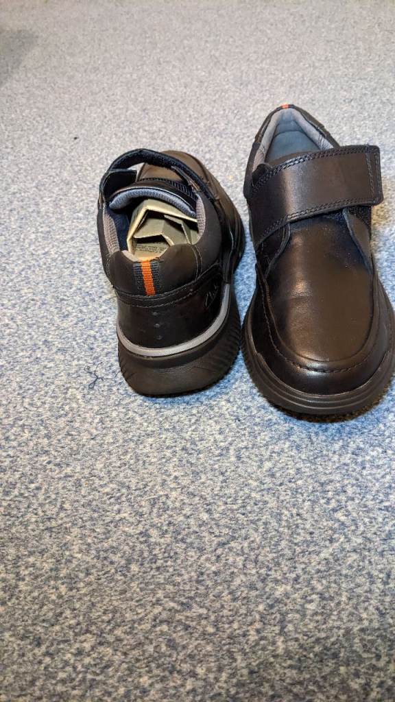 Mens shoe leather clarks new