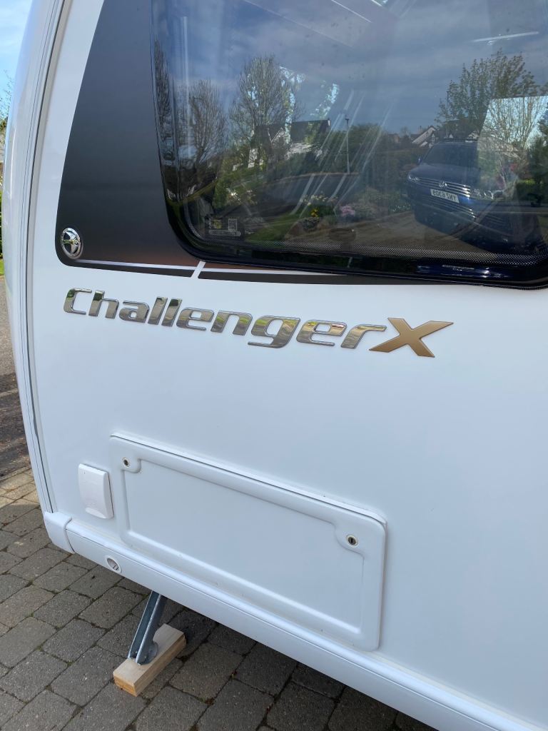 Swift Challenger X 835 8’wide.Twin Axel 2022