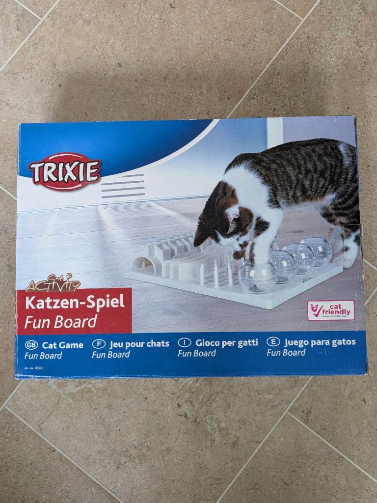 Cat activity feeder board 